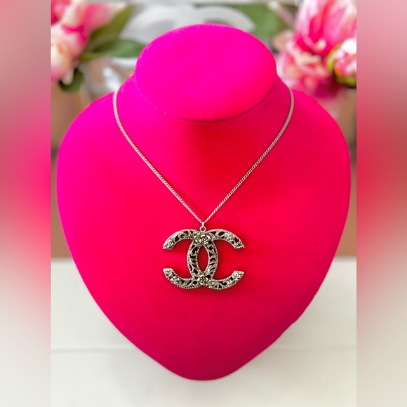 RARE Chanel Silver Ruthenium Floral Pendant Necklace - Picture 2 of 4